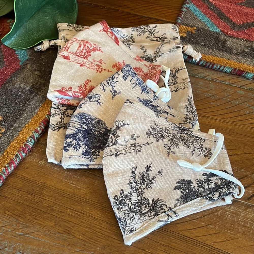 a loves a set of three masks plus storage bag